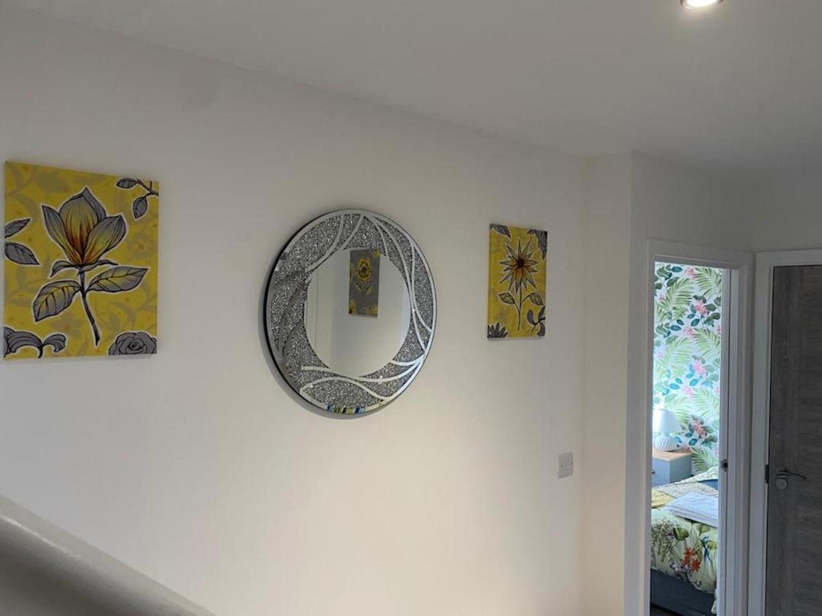 Central 2 Bed Newly Built Duplex Penthouse With Free Gated, On-Site Parking, Lift Access, Self Check-In, Super Fast Wifi, Two Cathedral View Terraces & Sleeps 6 Peterborough Bagian luar foto