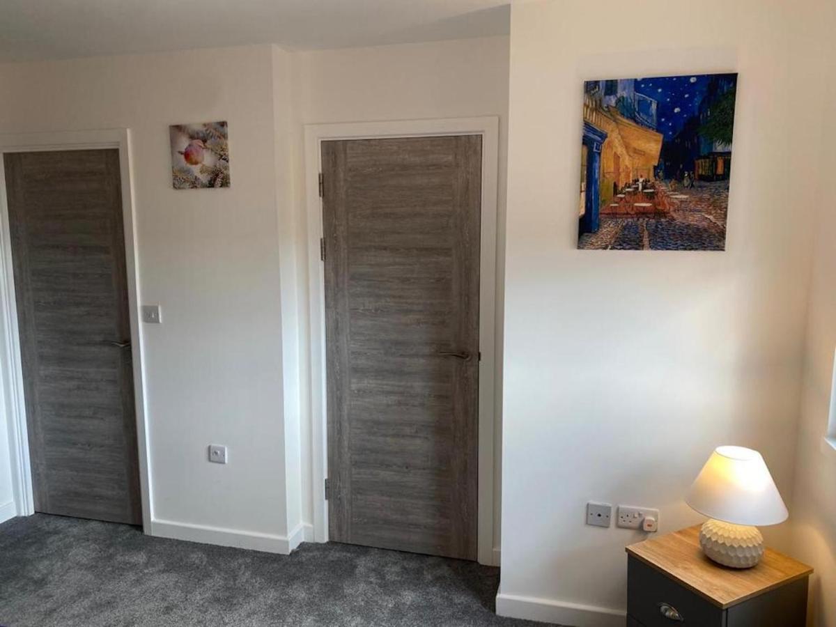 Central 2 Bed Newly Built Duplex Penthouse With Free Gated, On-Site Parking, Lift Access, Self Check-In, Super Fast Wifi, Two Cathedral View Terraces & Sleeps 6 Peterborough Bagian luar foto
