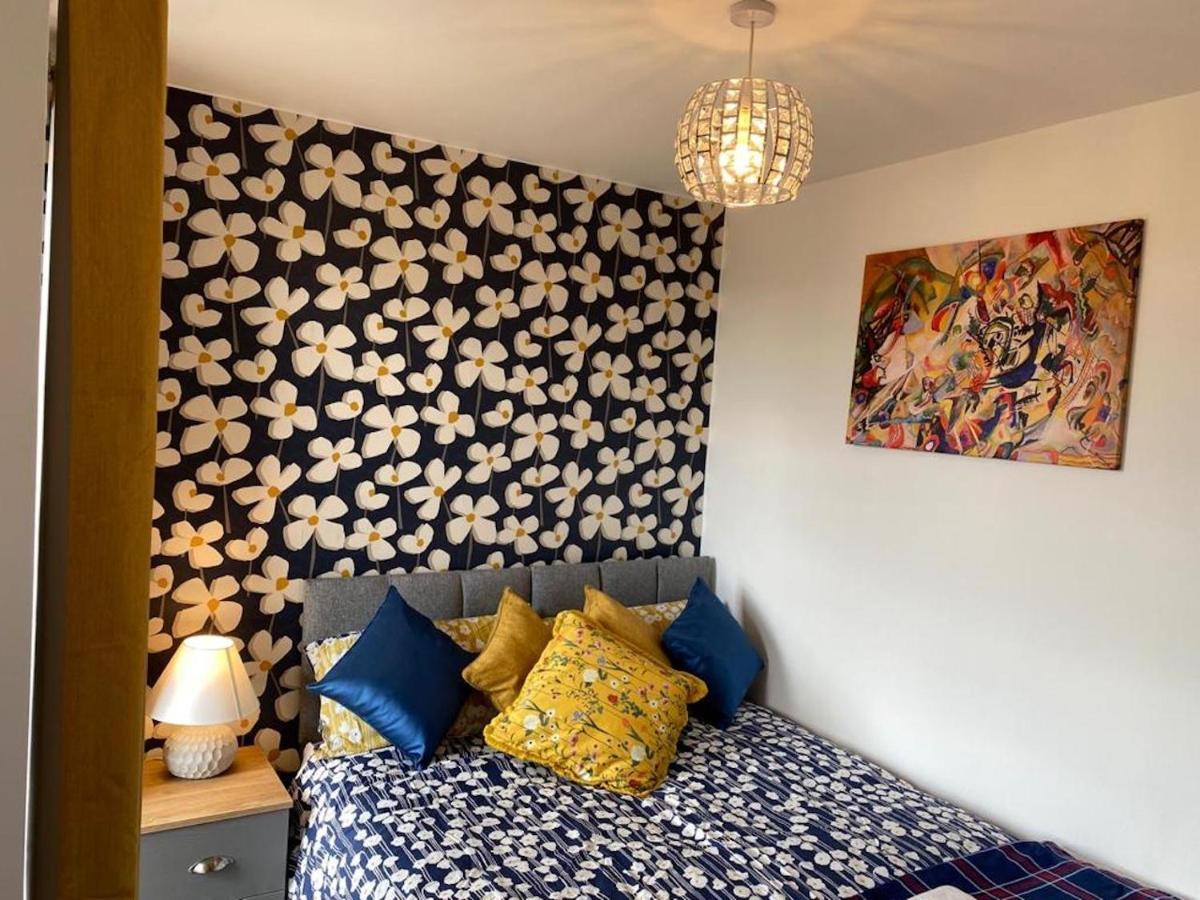 Central 2 Bed Newly Built Duplex Penthouse With Free Gated, On-Site Parking, Lift Access, Self Check-In, Super Fast Wifi, Two Cathedral View Terraces & Sleeps 6 Peterborough Bagian luar foto