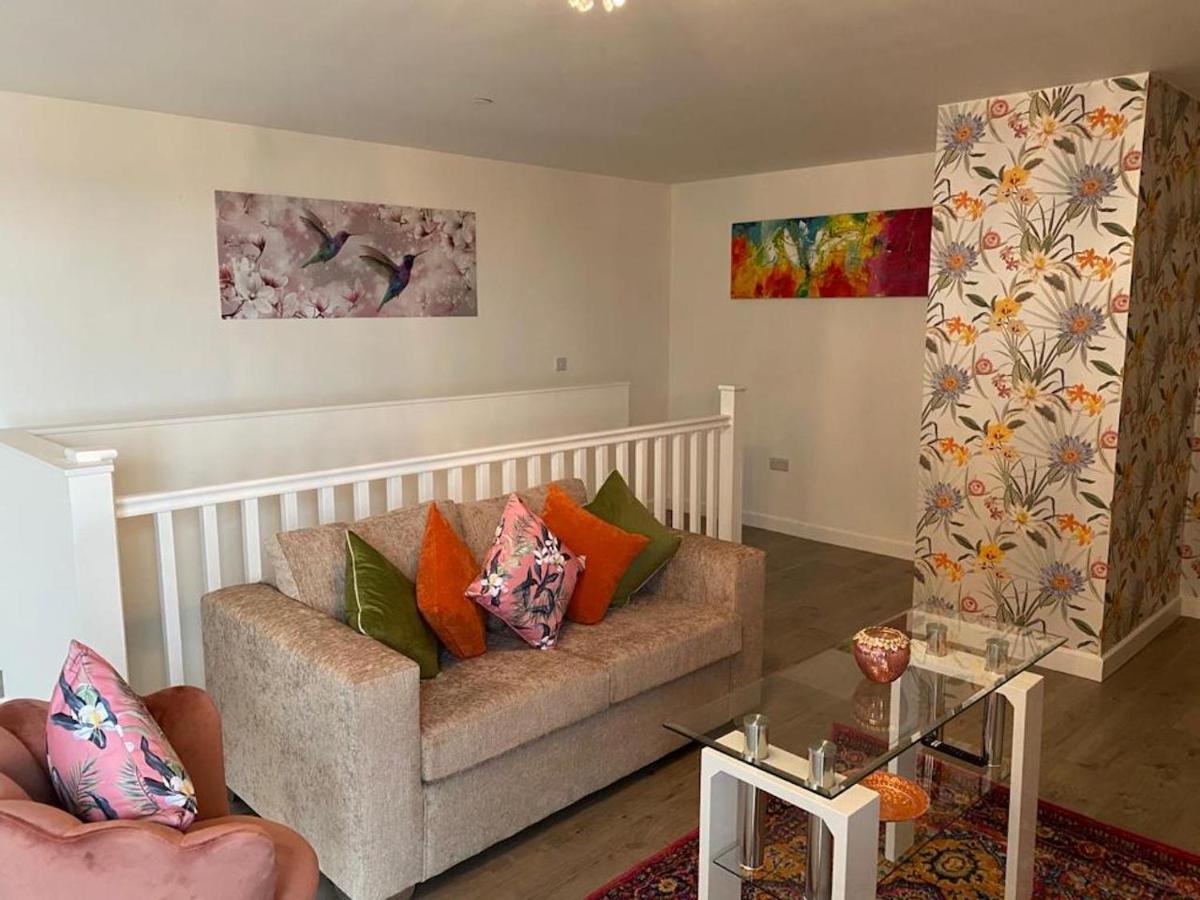 Central 2 Bed Newly Built Duplex Penthouse With Free Gated, On-Site Parking, Lift Access, Self Check-In, Super Fast Wifi, Two Cathedral View Terraces & Sleeps 6 Peterborough Bagian luar foto