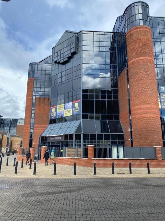 Central 2 Bed Newly Built Duplex Penthouse With Free Gated, On-Site Parking, Lift Access, Self Check-In, Super Fast Wifi, Two Cathedral View Terraces & Sleeps 6 Peterborough Bagian luar foto