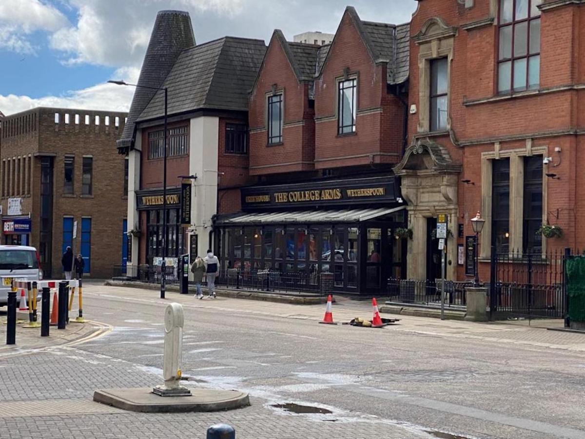 Central 2 Bed Newly Built Duplex Penthouse With Free Gated, On-Site Parking, Lift Access, Self Check-In, Super Fast Wifi, Two Cathedral View Terraces & Sleeps 6 Peterborough Bagian luar foto